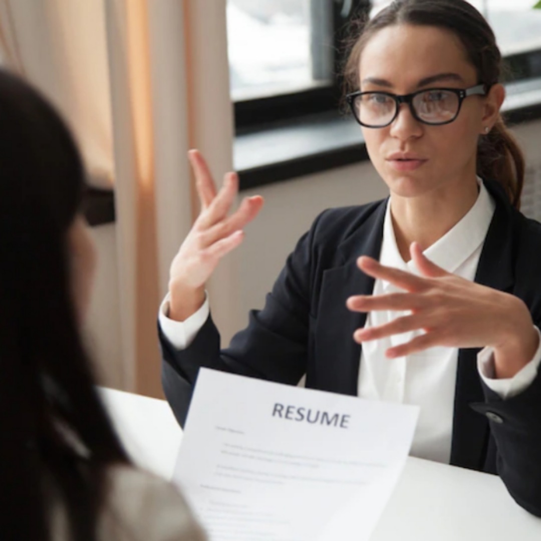 What your hands say about you in a job interview – Gainrep Blog